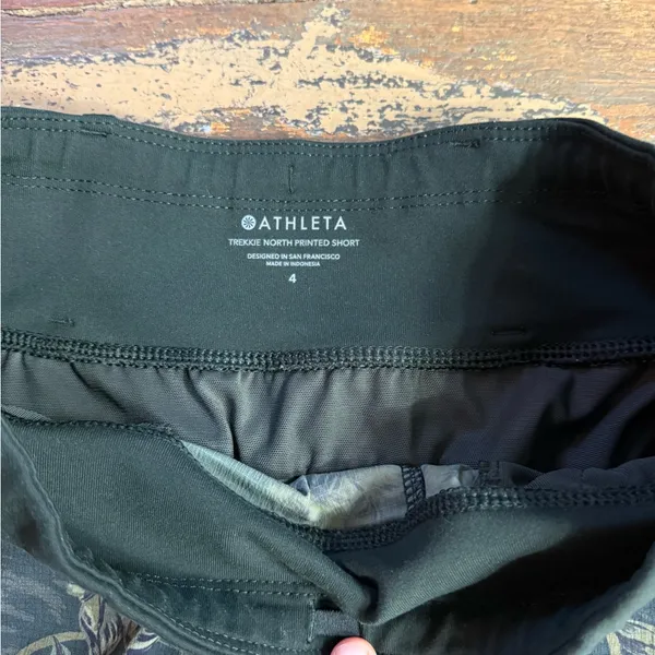 Athleta Trekkie North Floral Print Pull On Athletic Shorts PFF 50+ ~ Size 4 💚🍄 - Image 4