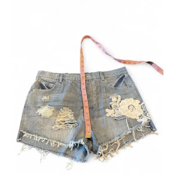 POL NWT $98 Denim Cut Off Shorts Distressed Floral Lace Appliqué Accents - Image 6