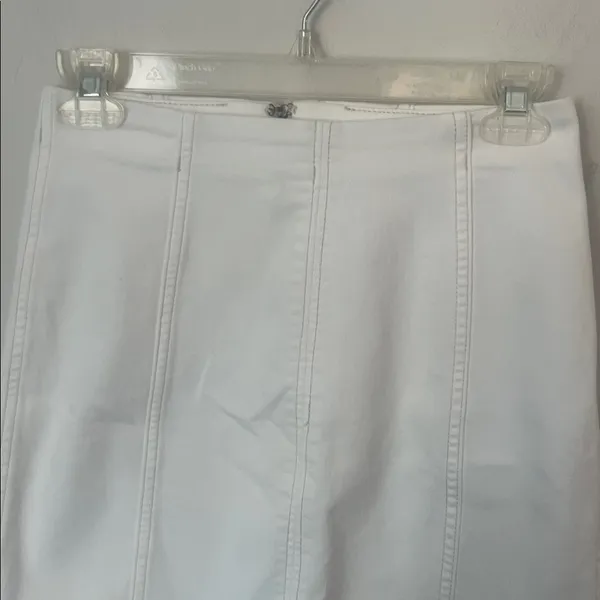 Free People white denim mini skirt, size 4 🖤 - Image 2