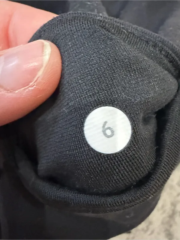 Lululemon Black Mesh Detail Leggings 29” Inseam Size 6 - Image 5