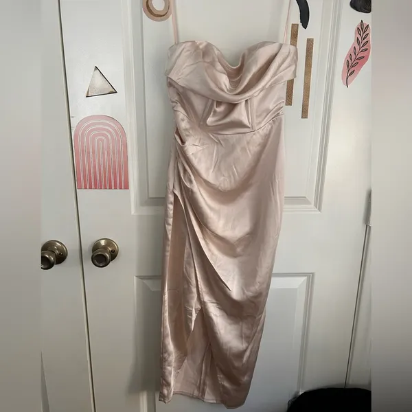 Selfie Leslie DOLCE VITA COWL BUST SATIN CHIC STRAPLESS MIDI DRESS CHAMPAGNE - Image 7
