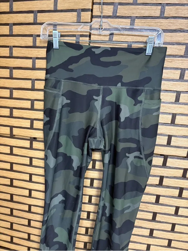 Old navy active green camo Powersoft leggings size medium tall - Image 3