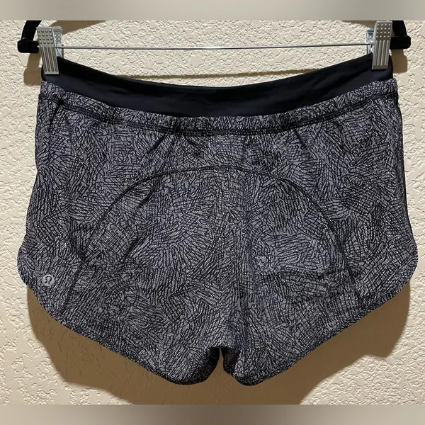 Lululemon Track Shorts 3” Lined Black/White Size 6 - Image 3