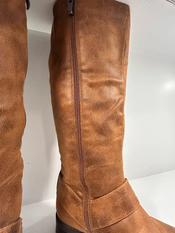 Women’s Brown Knee High Riding Boots Size 7 Side Zip Braided Strap Low Heel - Image 4