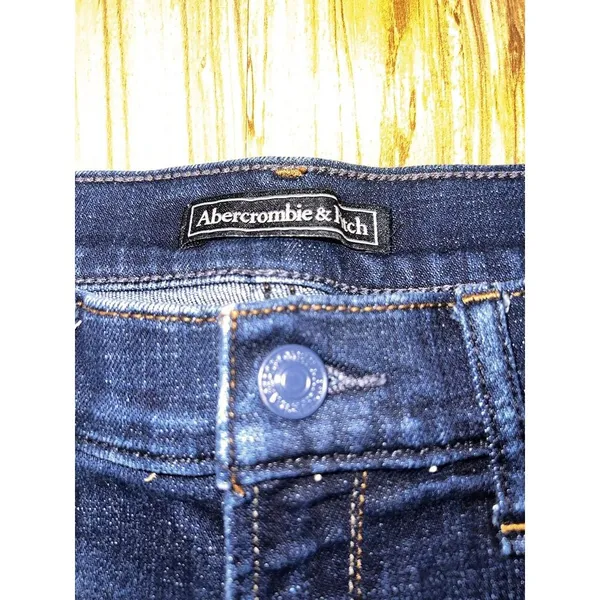 Abercrombie and Fitch Women's Juniors Dark wash denim Jean‎ shorts size 26 - Image 2