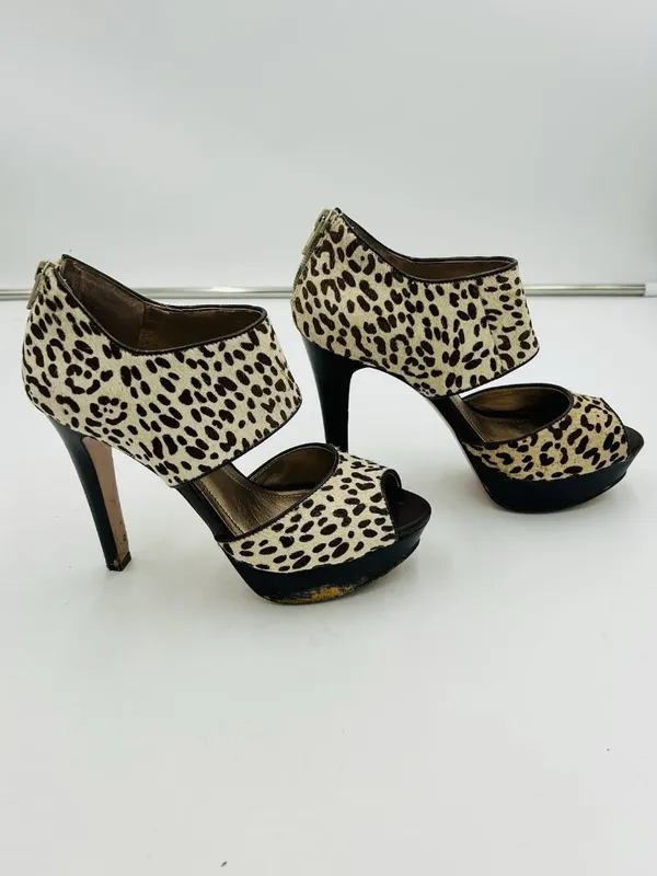 BCBGeneration Leopard Cow-Hair Platform Peep Toe D'Orsay 4.5" Heels Sz 6B - Image 3