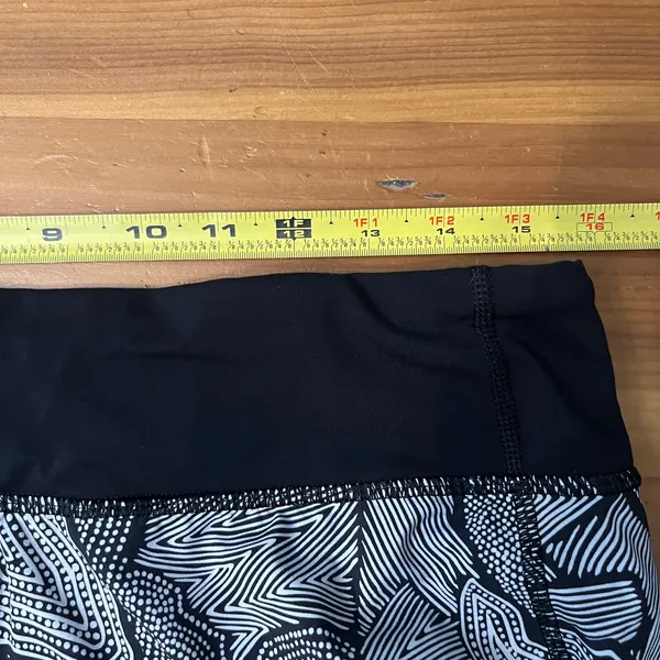 Lululemon‎ Women's Hotty Hot Short Dottie Tribe White Black Sz 8 Run Swift Ultra - Image 6
