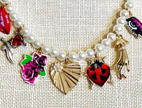 👄Betsey Johnson Faux Pearl Charm Necklace - Ladybug, Lips, Flower & Cowboy Boot - Image 2