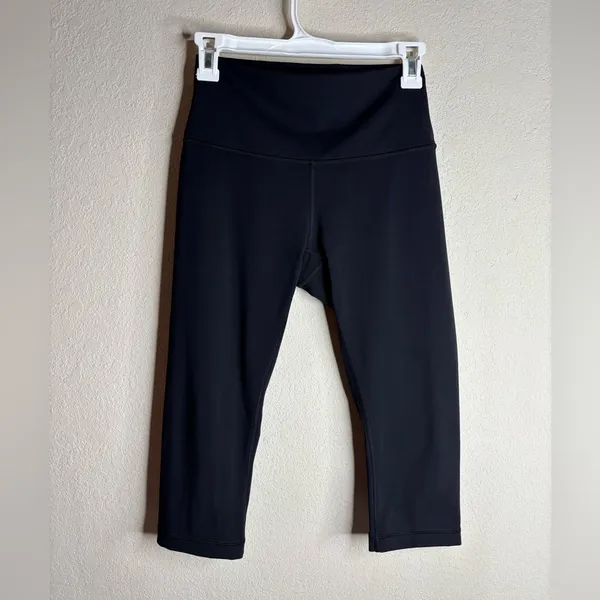 Lululemon Wunder Under Hi-Rise crop 19” size 6 - Image 2