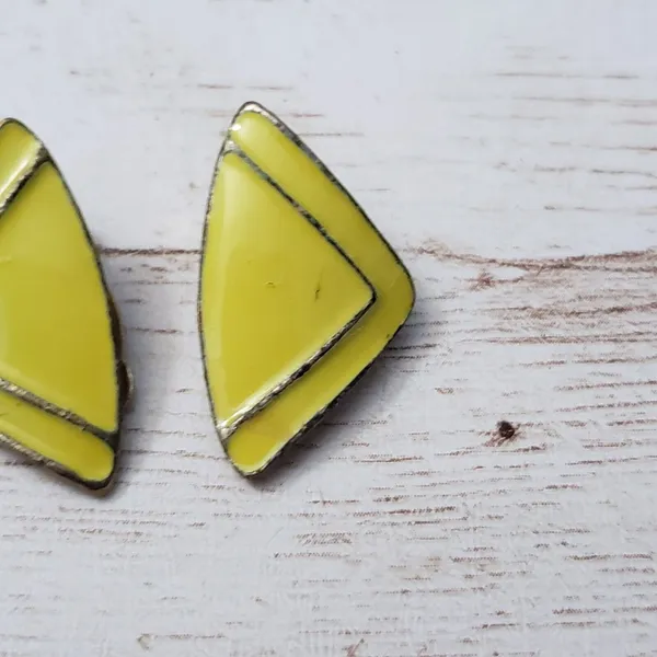 Vintage Clip On Earrings - Retro Yellowy Green Just Under 1" - Image 3