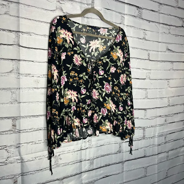American Eagle Black Floral Tie-Front Blouse M Silky Viscose Resort Casual Top - Image 2