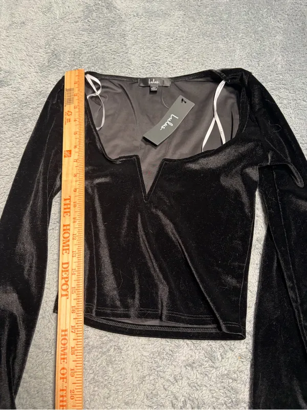 Lulus Black Velvet Long-Sleeve V-Notch Crop Top XS NWT - Image 3