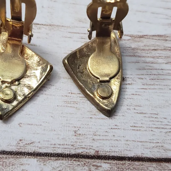 Vintage Clip On Earrings - Retro Yellowy Green Just Under 1" - Image 5