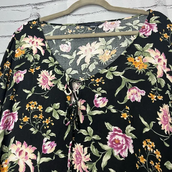 American Eagle Black Floral Tie-Front Blouse M Silky Viscose Resort Casual Top - Image 6