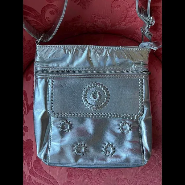 Stylish Silver Crossbody Bag with Embroidery - Image 2