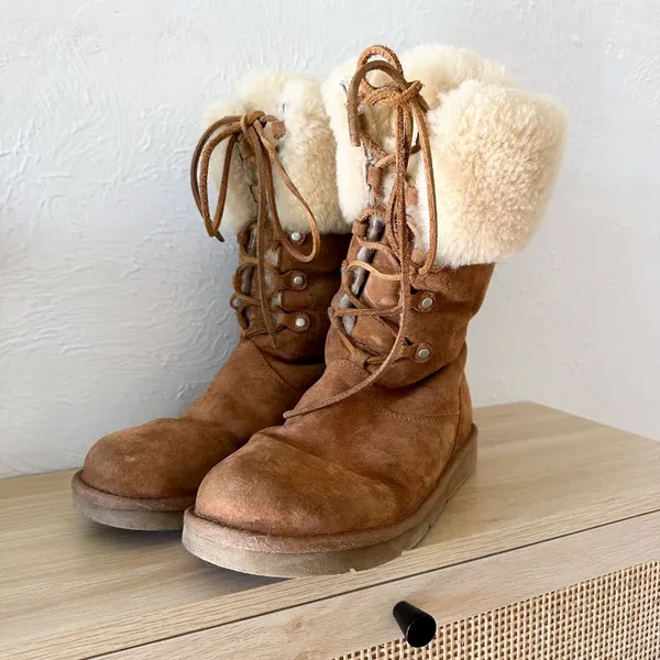 UGG | Australia Montclair Cuffed‎ Suede Sheepskin Lace-Up Boots in Chestnut - Image 3