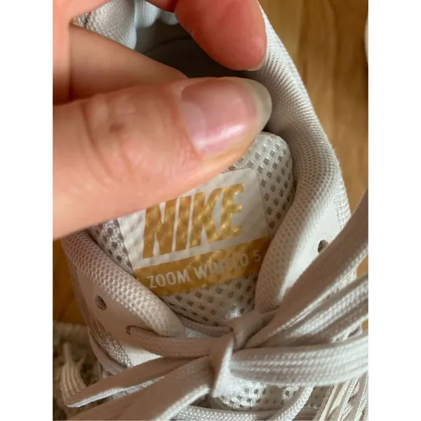 sneakers size 7 white/off white winflo 5 - Image 3