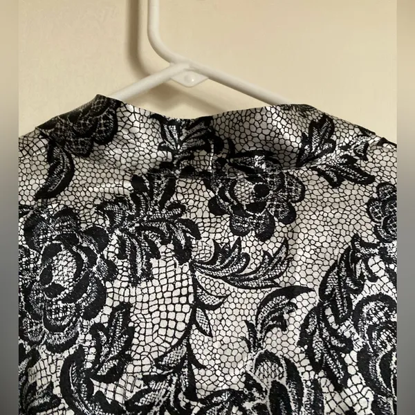🌸Gillian & O’Malley White Black Floral Satin Belted Kimono Short Bath Robe - Image 6