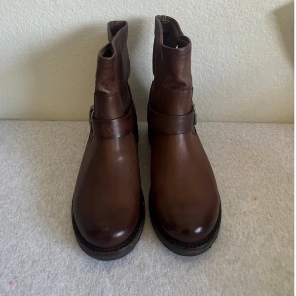 NWOT Frye Veronica Flex Bootie in Stone Size 8.5 - Image 2