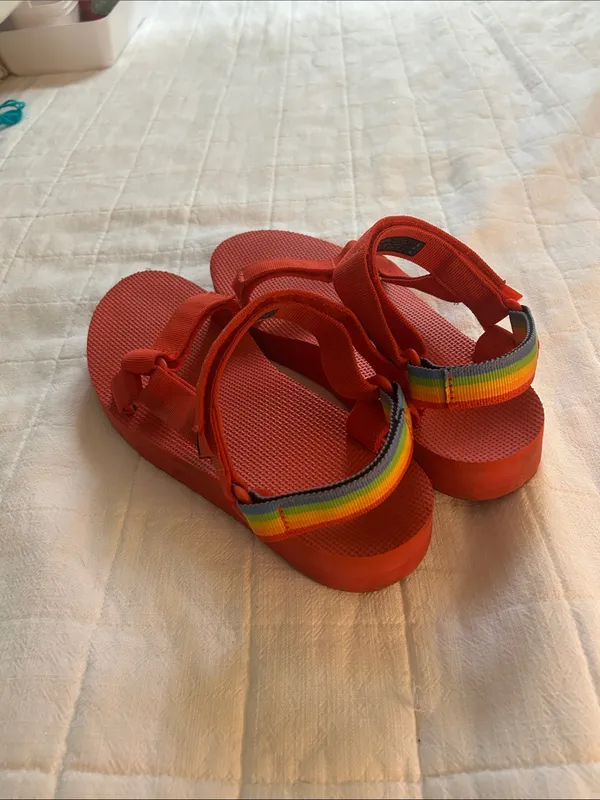 Polaroid Red Sport Sandals with Rainbow Heel Accent - Image 2