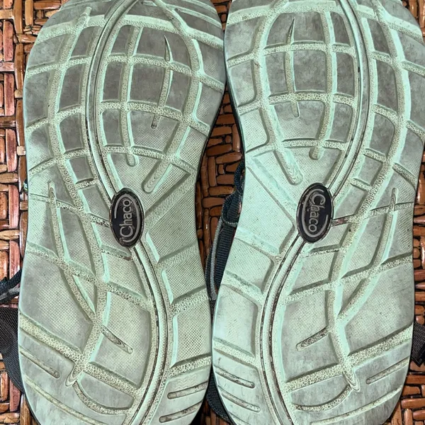 Chacos crisscross sandals green colors, women’s 9 - Image 2