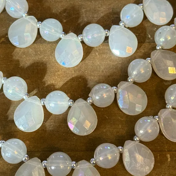 Iridescent white layered bead bib necklace - Image 3