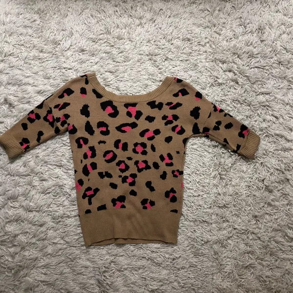 Takeout Sweater Women’s Size XS Leopard Print 1/4 Sleeve Sweater - Tan and Pink - Image 2