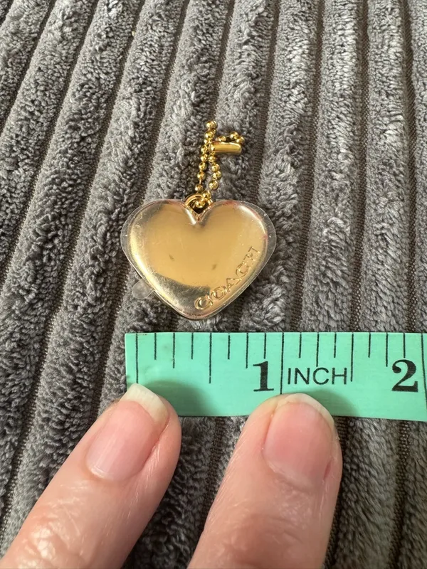 Coach 1” Heart Shaped Logo Gold Tone Charm Tag Fob Keychain New Unused - Image 3