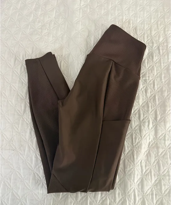 Alo Leggings - Image 3