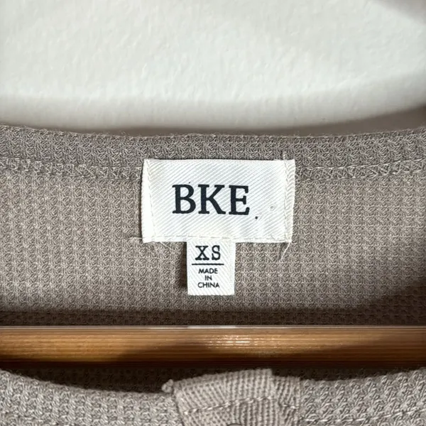 BKE Buckle Women’s Henley Tan Long Sleeve Ribbed Waffle Knit Shirt size XS - Image 7