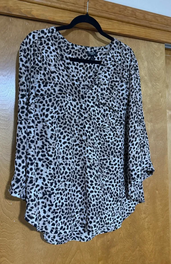 Torrid Harper Leopard Print Pullover Blouse 1 1X 14 16 Georgette Roll Tab Sleeve - Image 5