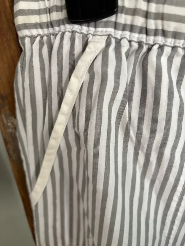 Aerie size medium grey and white pants - Image 5
