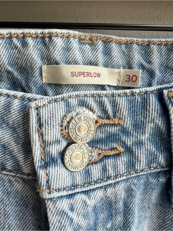 Levi’s Superlow Loose Fit Wide Leg 100% Cotton Light Wash Jeans Size 30 - Image 7