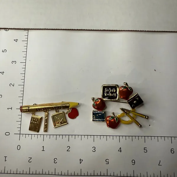 VTG Lot (5) Teacher Education Brooches Pins Apples Pencil Think Lightbulb Books - Image 3