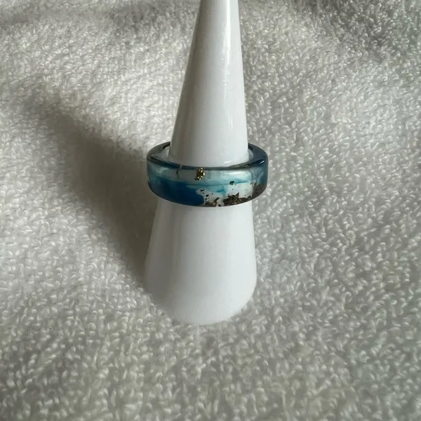 Retro Style Ring Resin Mixed With Golden Foil Smudged Design Size 7 - Image 2