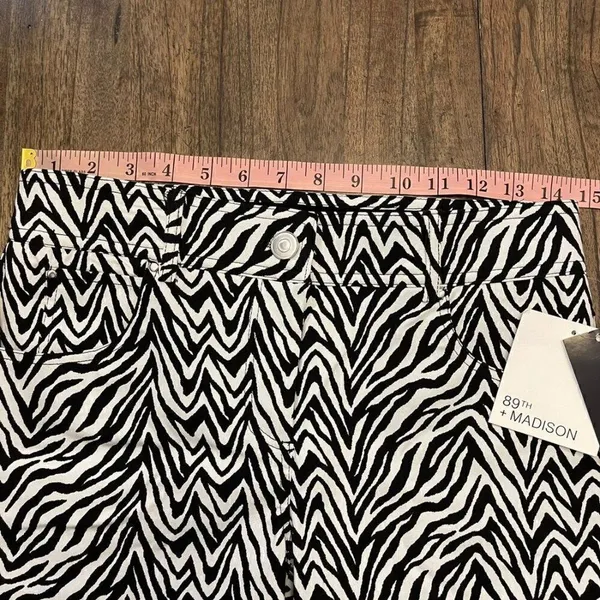 89th + Madison | Zebra Stretch Shorts Black Size 6 - Image 8