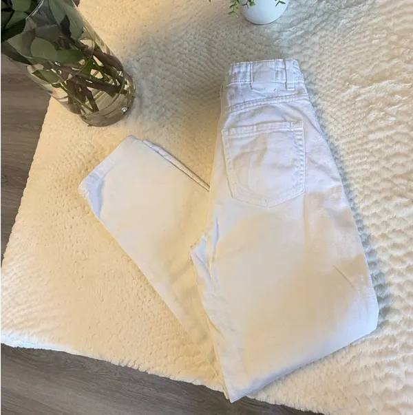 ZARA White High-Waisted Mom Fit Jeans - Size US 2 (EUR 34) - Bright White Denim - Image 4