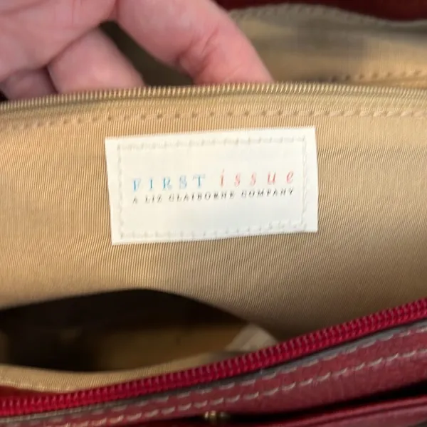 NWT First Issue red pebbled faux leather bag 1 inside & outside pocket zip close - Image 10