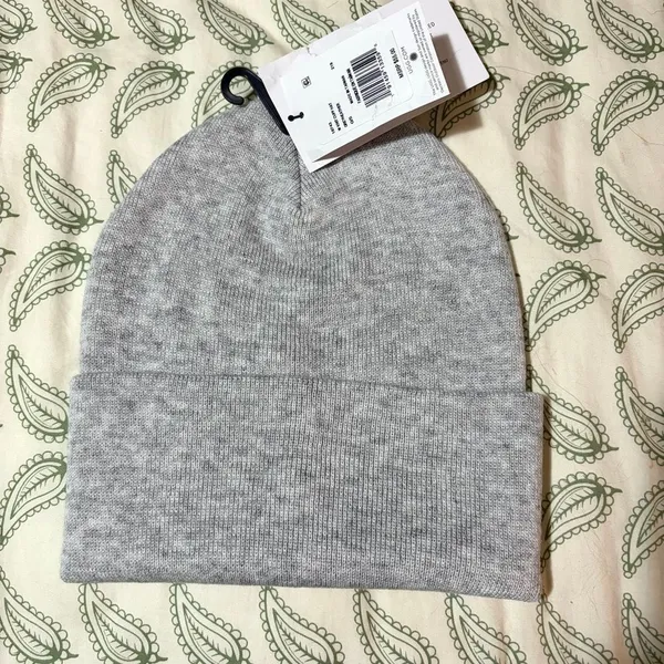 UGG Winter Soft Heather Gray Ribbed Knit Cuff Logo Beanie OS NWT - Image 3