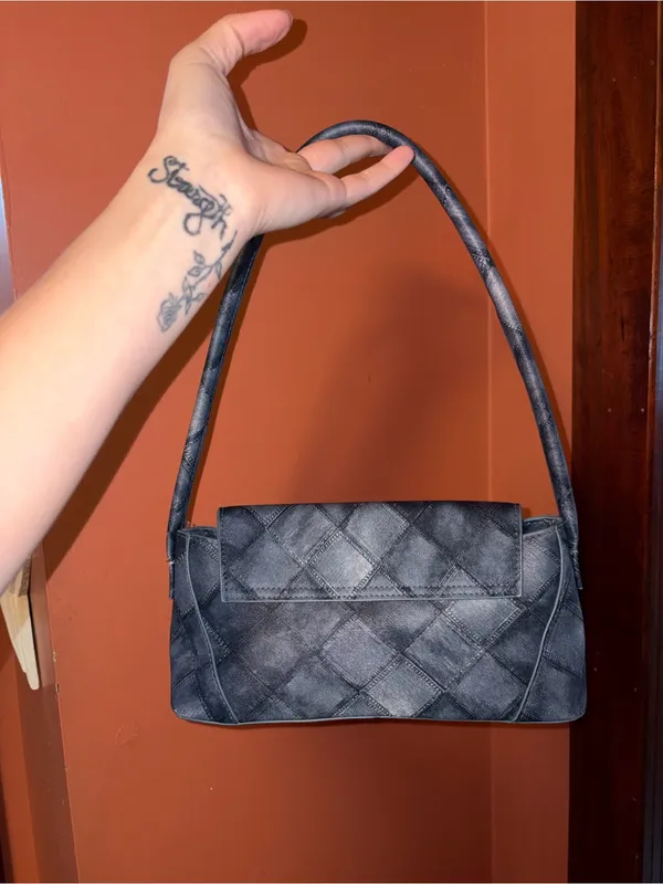 Quilted style Blue Shoulder Bag with Gold Clasp - Image 3