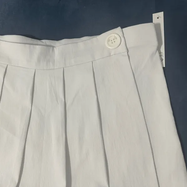 Joe B by Joe Benbassett White Pleated Front Mini Skirt NWT - Image 5