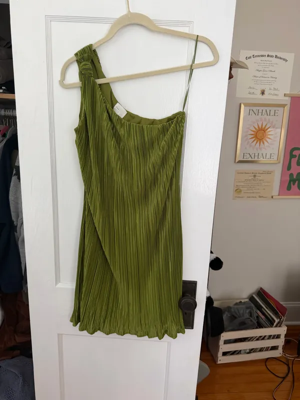 VICI Green One-Shoulder Dress - Image 3