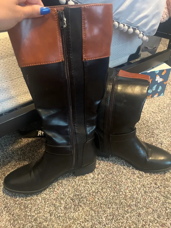 Winter Boots Size 7 - Image 3