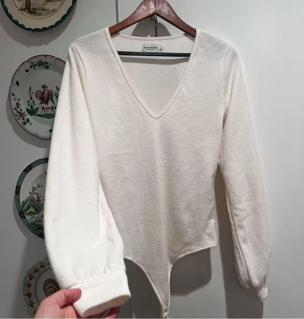 Abercrombie and Fitch V Neck Knit Bodysuit - Image 6