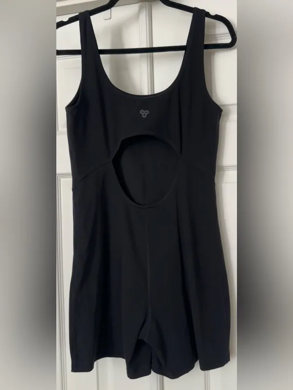 Aritzia TNA TnaBUTTER Sway Romper black size large - Image 5