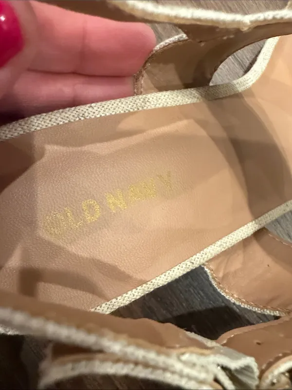 Old Navy Neutral Beige Block Heel Sandals Size 9 - C73-005 - Image 6