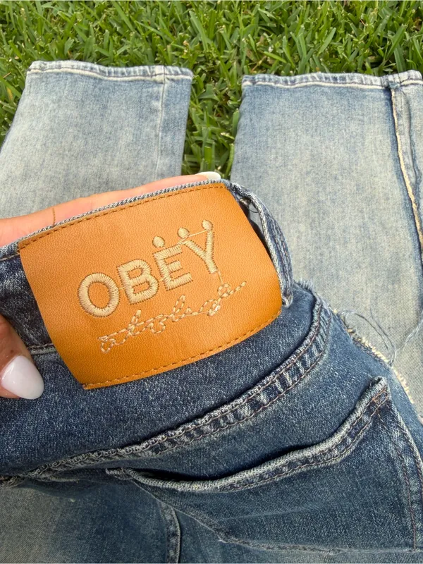 Obey Straight Leg Raw Hem Side Seam Jeans Women’s Size 24 Y2K Skater Denim - Image 8
