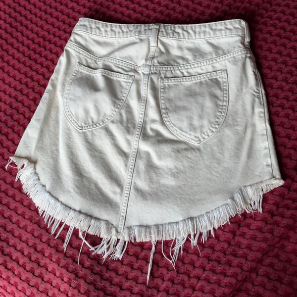We The Free Twenty Nine Denim Skirt Size 29 Ivory White Frayed Raw Hem 100% Cotton - Image 3