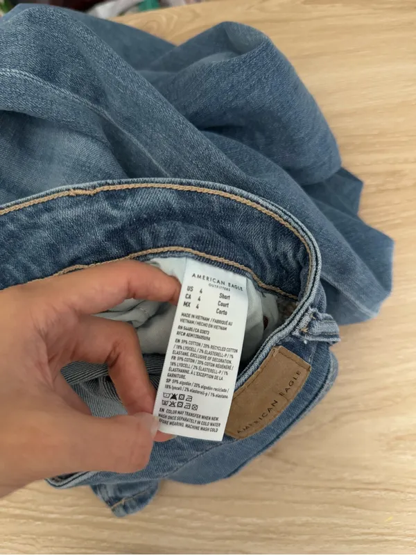American Eagle 4 Short Super High Rise Baggy Wide Leg Jeans Light Wash Relaxed - Image 4