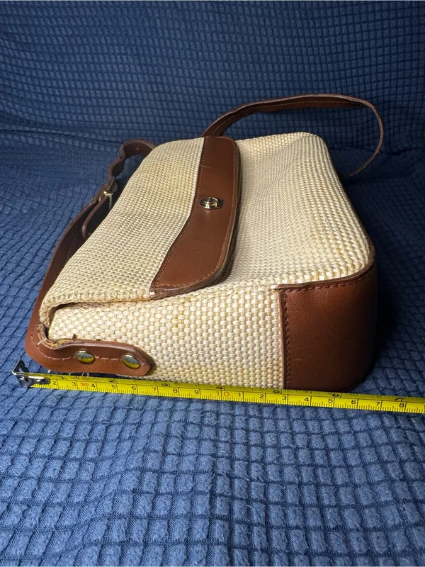 Vintage Etienne Aigner crossbody bag - Image 4
